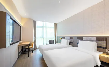 Home Inn Plus Hotel Beijing Guozhan Liufang Subway Station