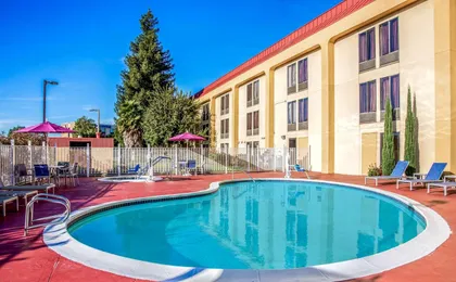 La Quinta Inn & Suites by Wyndham Oakland Airport Coliseum