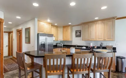 Deer Lake Village at Deer Valley Resort - Four Bedroom Condo with Hot Tub #2477 4 Condo