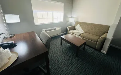 Bridgepointe Inn & Suites