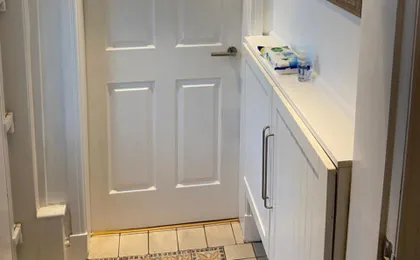 Cheerful One Bedroom Cottage with Parking Space.
