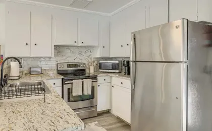 Walk to Shops & Dining: Downtown Stuart Home!