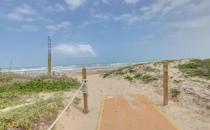 Community Pool! Walkable South Padre Island Studio