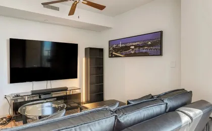 1 Mi to DCA Airport: Potomac Yard Apt w/ Pool