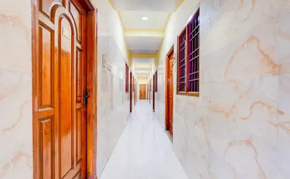 Deluxeg.s Residency