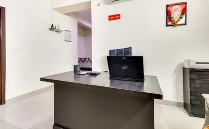 Oyo Flagship Red Rose Near Ambience Mall