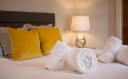 Exclusive 2 Bed, Free Private Parking, in West End