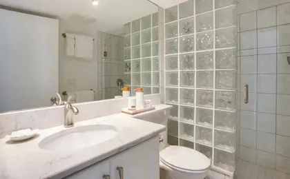 4 Mi to Lovers Key SP: Modern Condo w/ Ocean Views