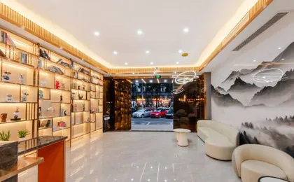 Boman Hotel (Lingzhi Subway Station)