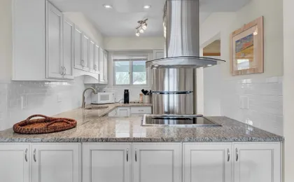 5B Mariners Walk by Avantstay Shared Pool Minutes to Waterfront Dining + Shops