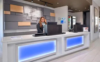 Holiday Inn Express & Suites Kansas City - Lee's Summit By IHG
