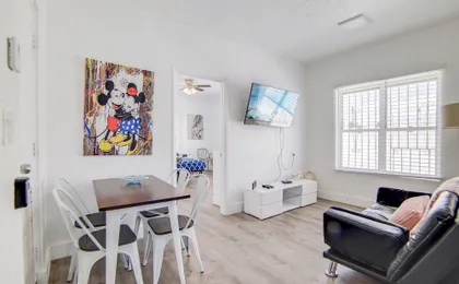 South Beach 2BR Condo Walk to Beach