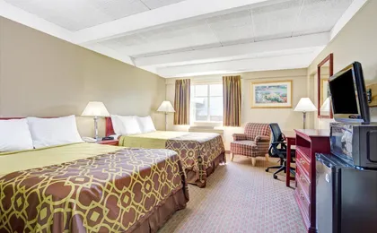 Travelodge by Wyndham Iowa City