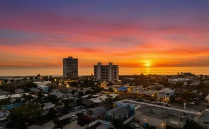 MERMAID HOUSE WITH POOL JACUZZI STEPS to SIESTA KEY BEACH