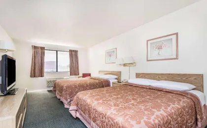 Super 8 by Wyndham Phoenix Metro North