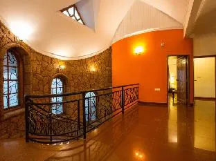 Redstone Villa And Suites