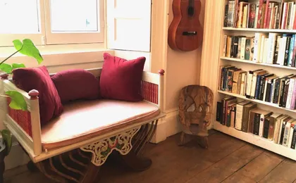Central Apartment with Parking, Original Art And Antiques