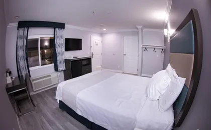 Travelodge Inn & Suites by Wyndham West Covina