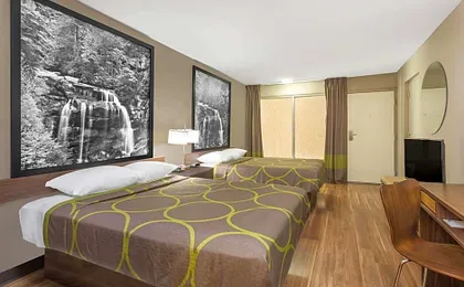 Super 8 By Wyndham Asheville Airport