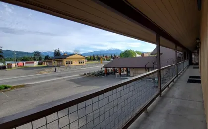 Olympic View Inn
