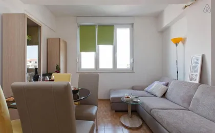 Holiday House Split