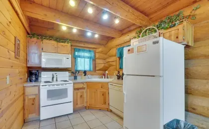 Gatlinburg Vacation Rental w/ Hot Tub & Game Room!