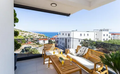 Apartment Koc, Okrug Gornji - with a Pool
