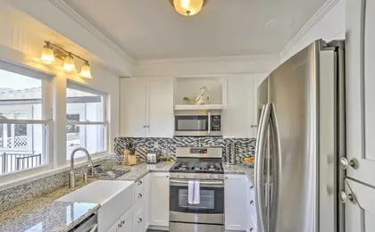 Carpinteria Apt w/ Hot Tub - 10 Min Walk to Beach!