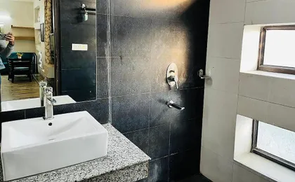 Qotel Comfort Golden Saffron Punjabi Bagh