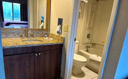 Days Inn & Suites by Wyndham Dayton North