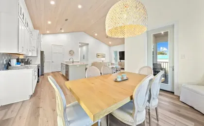 Luxury 4BR, Across street from beach, Sleeps 10!