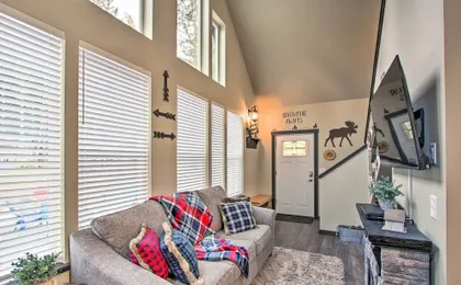 Cozy Cabin - 5 Miles to Mt Rainier National Park!