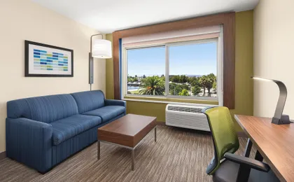 Holiday Inn Express & Suites Suisun City