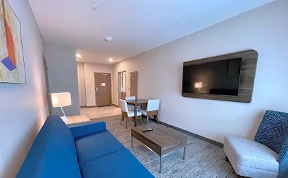 Holiday Inn Express and Suites Ft. Smith Airport By IHG