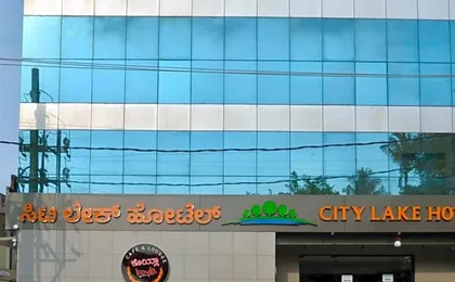City Lake Hotel