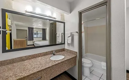 Days Inn by Wyndham Independence