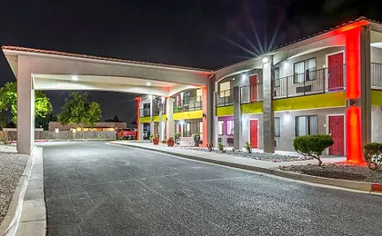 Econo Lodge West - Coors Blvd