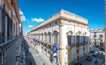Charming Apartment in the City Center by Wonderful Italy