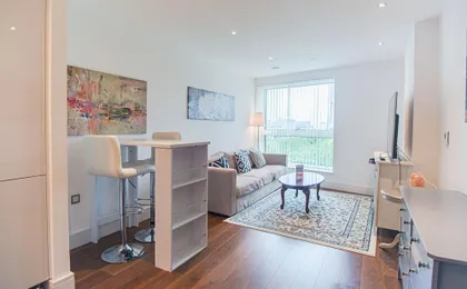 Stunning 1-Bed Apartment in Lincoln Plaza