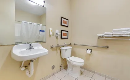 Comfort Inn & Suites East Moline Near I-80