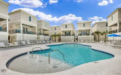 Porpoise-full Life Spacious 4 Bedroom Beach Home With Pool