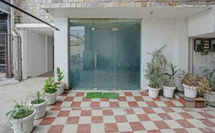 Collection O Agniv Residency Near Saket Metro