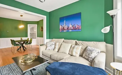 2 Bed Apt w/ Office, Free Parking, Near Wrigley