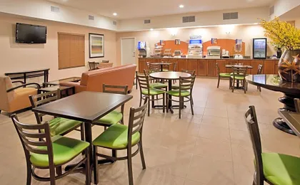 Holiday Inn Express & Suites Topeka North by IHG