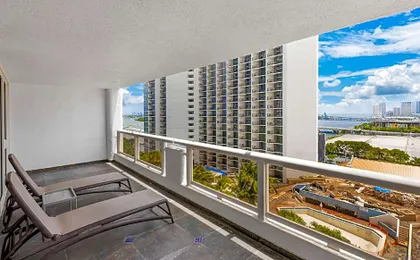 2BR Bayfront, Skyline Glow