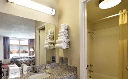 Days Inn by Wyndham White House