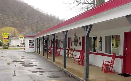 A Holiday Motel - Maggie Valley