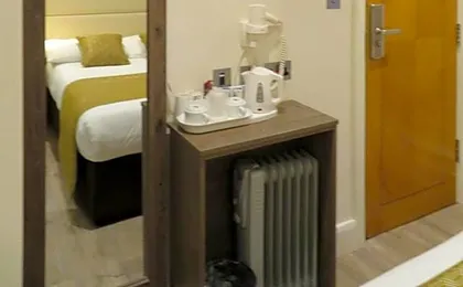 Glendale Hyde Park Hotel