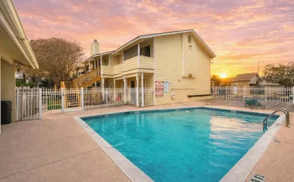 Seaside Haven by Avantstay Beautiful Condo + Communal Pool + Near North Padre Island and Whitecap Beach