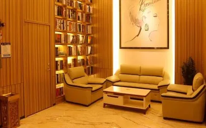 7 Days Premium Shenzhen North Station Yicheng Center